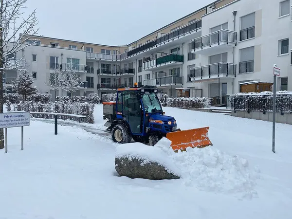Bild vom Gath Hausmeisterservice Winterdienst Fahrzeug