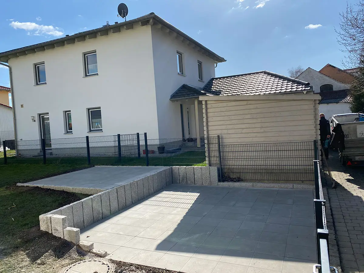 Bild von den Pflasterarbeiten an einem Parkplatz