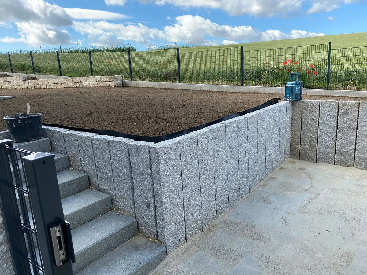 Bild von den Pflasterarbeiten im Garten